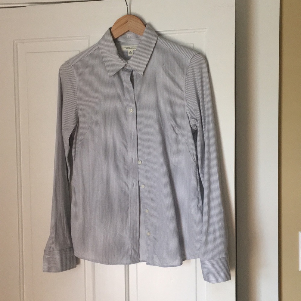 Fitted pinstriped dress shirt